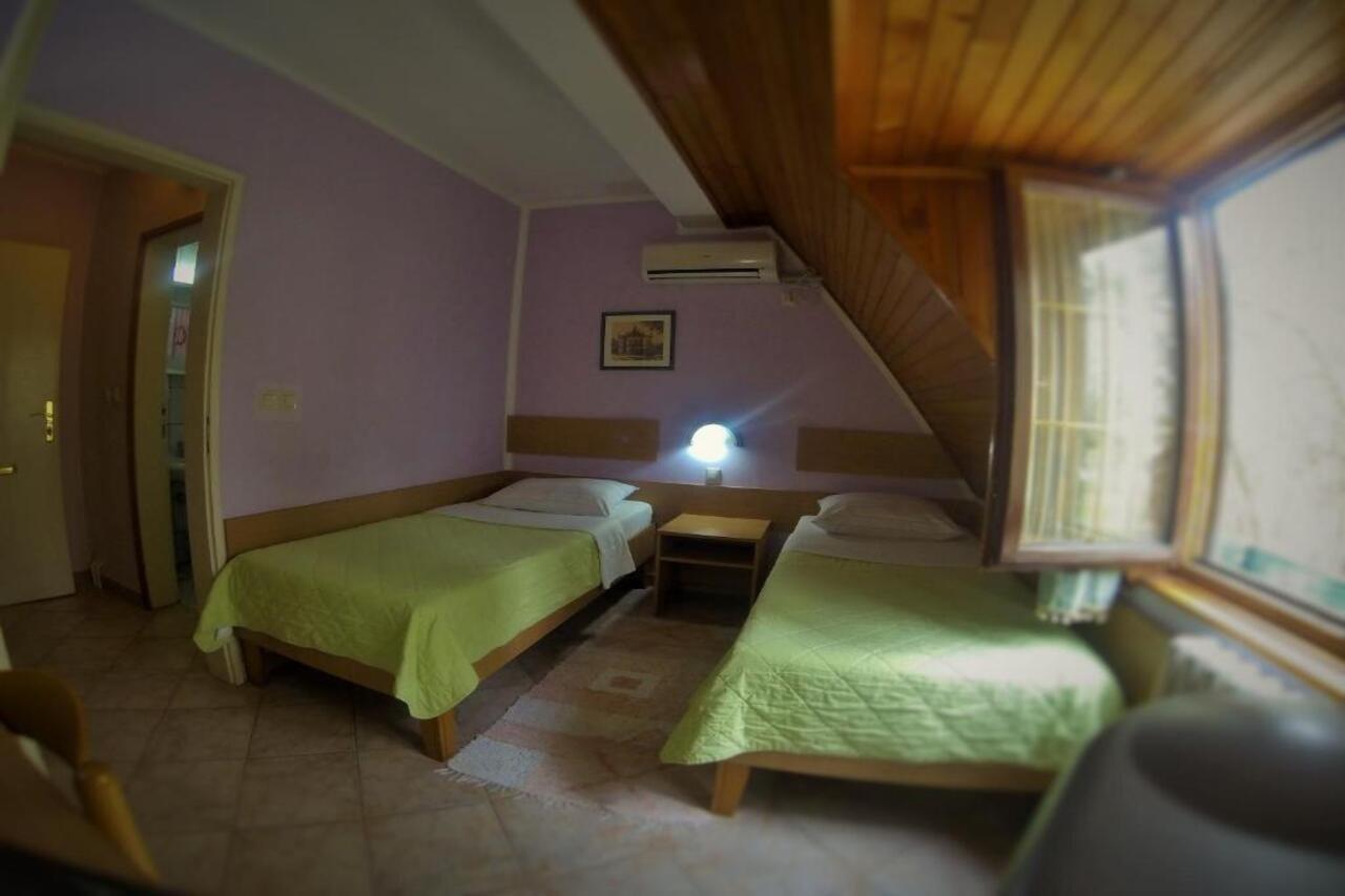 B&B Villa Evandjelina Sremska Kamenica Extérieur photo