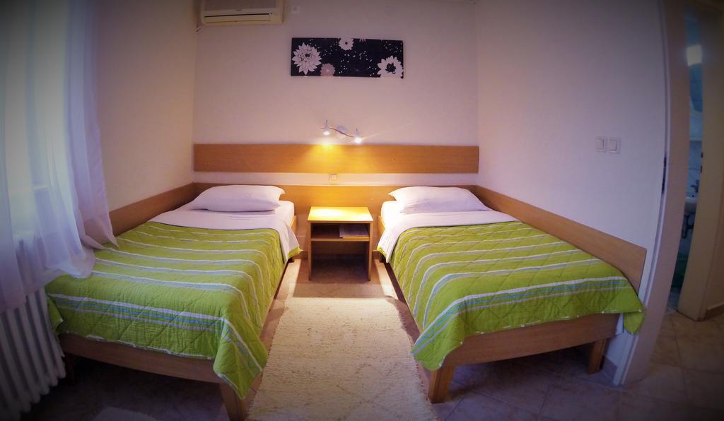B&B Villa Evandjelina Sremska Kamenica Extérieur photo